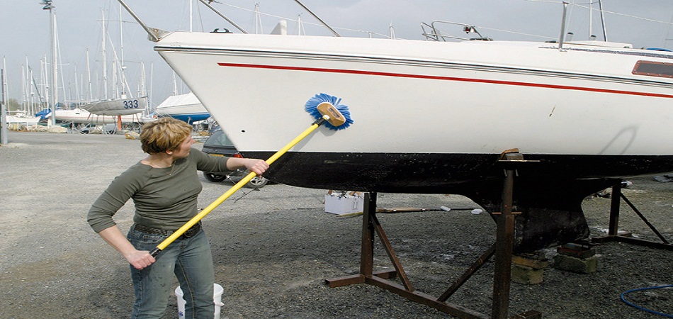 Comment déjaunir une coque de bateau ?